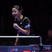 張本美和、衝撃の“45歳差対決”で圧勝「為す術がない」　15歳の堂々デビューに中国メディア絶賛「物怖じすることなく積極的」【世界卓球】