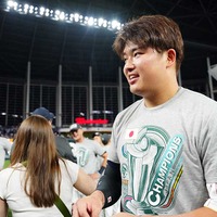 村上宗隆がWBCで受けた大谷翔平の衝撃　圧巻打撃練習での逸話…“片膝つき本塁打”には「あの球が一番飛ぶ」