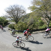 　家族一緒に決められた地点を回ってサイクリングする「TCF親子ブルベ2012」が10月21日に茨城県の筑波山周辺で開催され、13家族が2つの本格的な峠を含む約40kmのコースに挑んだ。主催は東京都自転車競技連盟普及委員会。