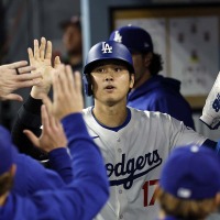 【MLB】大谷翔平、待望の1号で同僚から笑顔の“ヒマワリの種シャワー”　エ軍時代は兜セレブレーション、新パフォに注目