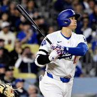 【MLB】「世界一幸運なファン」大谷翔平、待望の移籍後1号の行方に注目　特大131メートル弾に観客席は大熱狂　