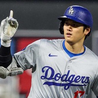 【MLB】「神と肩を並べた」大谷翔平、206センチの“超大物”と初対面　スーパースター同士の交流にファン興奮