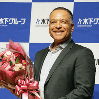 ロバーツ監督、木下グループ新CMに出演　大谷翔平、山本由伸の“可能性を引き出す”ために意識したこととは……「ポテンシャルを最大化することが私の仕事」