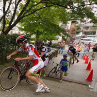 小坂は階段を上って乗るまでが速い（ジャパンカップシクロクロス14)