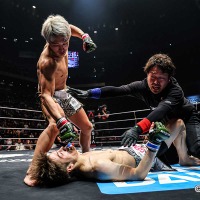 【RIZIN】朝倉BD軍・冨澤大智、キングカズ息子・三浦孝太が“白目失神”の戦慄ヒザ蹴り113秒葬