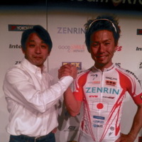 　活動2季目を迎える国際登録の自転車プロチーム、「チーム右京」の記者発表が2月20日に都内で行われた。片山右京（49）率いるチームには現日本チャンピオンの土井雪広（29）が加わり、ツアー・オブ・ジャパン総合優勝や全日本選手権の連覇をねらっていく。