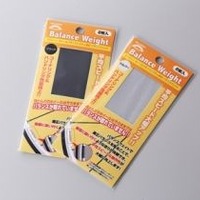 　タクリーノから先日発売されたホイールバランスシステムの補充用ウエイトパックが発売された。キットにも付属として数枚入っているが、その補充用。12g×2枚で682円。