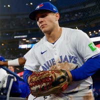 【MLB】「クレイジーだ」昨季“GG賞”中堅手が見せた前代未聞のスーパープレー？　大飛球を背走中に足がもつれて転倒、ところが……