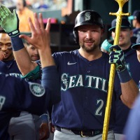 【MLB】マリナーズの正捕手ローリーが「魚雷バット」でアーチ連発　ジャッジに2本差の両リーグトップ11号ソロ、12号満塁弾