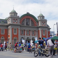 御堂筋サイクルピクニックでは多くの自転車愛好家が自転車レーンの必要性をアピールした