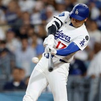 【MLB】大谷翔平、劣勢からジャッジの頭上超え“181キロ”高弾道22号アーチ　米記者驚愕の一発「球団記録タイの月間15本塁打」