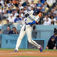 【MLB】大谷翔平、ジ軍との大一番で“178キロ豪快弾”「オオタニの7本目の先頭打者アーチ」　11試合ぶり24号に本拠地熱狂