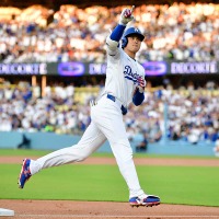 「見よ、このバットフリップ」大谷翔平、驚愕の“倍返し”35号逆転2ランにMLB公式が何度も激賞