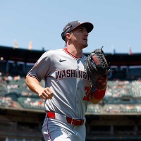 【MLB】26歳外野手が打球を“蹴り上げ”捕球するスーパープレーを披露　リプレーを見た実況が絶叫「ハッキーサックだ！」