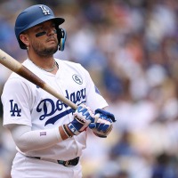 【MLB】「なんて劇的！」“執念のダイブ”でドジャースに2連勝を引き寄せた……身を挺したプレーに現地実況が感嘆、ファンから称賛も「試合の流れを変えた」