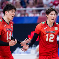 石川祐希、髙橋藍のプレーをセリエA公式が称賛　超満員1万4001人の観衆が熱狂した“ドリームマッチ”は「CLのような素晴らしいショー」