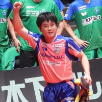 張本智和、強行出場のエースがもたらした逆転勝利「Tリーグまでアジア選手権の気持ち」　シングルス7連勝で岡山を牽引