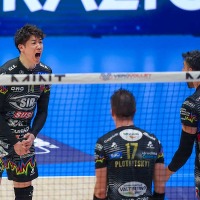 石川祐希、“要所で得点”挙げフルセットの激闘制す　開幕2連勝のペルージャ公式も称賛「イシカワが粘り強く攻めた」