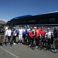 観光バスを使って自転車を運び、景色のよいところでサイクリングを楽しむ全く新しいスタイルのサイクリングバスツアー