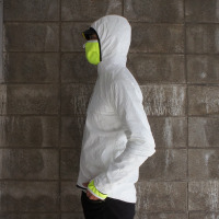 未来っぽい素材を使用した新作ウィンドブレーカー投入　CCP