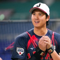 【WBC2026】対戦直前だけど……大谷翔平の打撃練習を豪州代表メンバーが堪能　圧巻の“本塁打ショー”でニコニコ「お手上げポーズ」