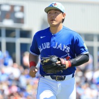 【MLB】「岡本和真の守備には驚かされる」痛烈“164キロ”三ゴロを鮮やか横っ飛び　フェン直二塁打で打撃も順調アピール