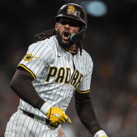 【MLB】大谷翔平の初球スイーパーに手を出して併殺打……満塁のチャンスを潰したタティスJr.に批判の声　公式サイトも「もういい加減にして」