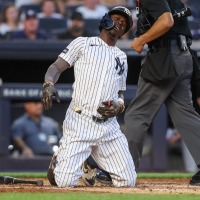 【MLB】チザムJr.が悶絶、自打球がワンバウンドで“股間に直撃”　ジャッジはベンチで笑い堪えるも……実況席は爆笑「これは痛すぎるぞ」