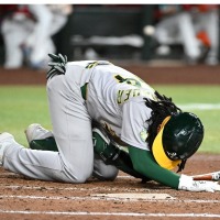 【MLB】アスレチックス23歳新人、自打球直撃で「睾丸破裂」　メジャー初アーチ直後の打席でまさかの“悪夢”