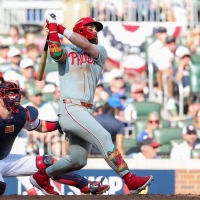 【MLB】「なんてスポーツなんだ」敗退まであと6アウト、シュワーバーとハーパーが連続アーチでフィリーズ勝利　“痛恨の落球”から起死回生の……