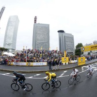 　ツール・ド・フランスで活躍した選手らが来日して参加した「さいたまクリテリウムbyツールドフランス」が10月26日、さいたま新都心にのべ20万人の観衆を集めて行われ、7月の大会で総合優勝したクリストファー・フルーム（英国）が独走勝利した。
