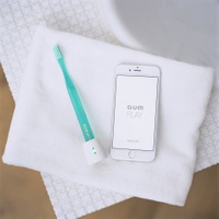 サンスターがスマートフォンと歯ブラシを連動させるデバイス「G・U・M PLAY」を開発 画像