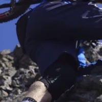 ダニー・マカスキルのイメージ動画、ライダーの本職を見紛うほど険しい登山 画像