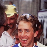 1990年のツール・ド・フランスで3度目の総合優勝を達成するグレッグ・レモン