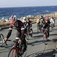 伊豆大島のアジア選手権コースを試走。気圧配置によっては西側の海から強風が吹き寄せる