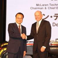 ホンダの伊東孝紳社長（左）とマクラーレン・テクノロジー・グループのロン・デニスCEO（右）