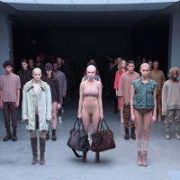 ニューヨークで発表されたアディダスオリジナルスとカニエ・ウェストのコラボコレクション「YEEZY SEASON 1」