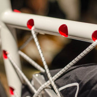 フレームの空間に荷物を挟める『cobweb』…東京サイクルデザイン専門学校卒業制作展