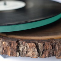 木の温もりを生かしたターンテーブル…レコードで音楽を聴く喜び。米シアトル発