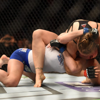 UFC184女子バンタム級タイトルマッチ、ロンダ・ラウジー対キャット・ジンガーノ