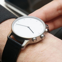 【MWC15】フランスから充電不要のスマートウォッチ「nevo solar watch」 画像