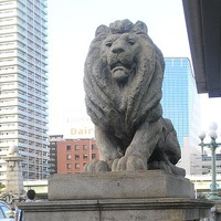 難波橋「ライオン像（吽）」
