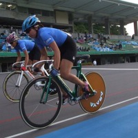 　2007年　文部科学大臣杯　第63回全日本大学対抗選手権自転車競技大会が8月30日から9月1日まで静岡県伊豆市・日本サイクルスポーツセンターで行われた。エントリー大学は41校、参加学生数は309名（男子：282名、女子：27名）で、各大学の名誉をかけて日本の大学の頂点