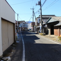 福原駅前の通り。美味しそうな蕎麦屋さんを発見。