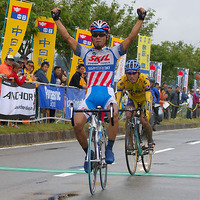 　国内実業団選手が参加する自転車ロードレースのJツアー2007シリーズは、9月30日に第11戦として第3回全日本実業団サイクルロードレースin飯田が長野県飯田市で開催さ 
れ、スキル・シマノの土井雪広（24）がチームミヤタの増田成幸（23）とのスプリント勝負を制して2連