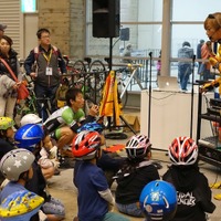 ウィーラースクールジャパンのブラッキー中島隆章さんが、子ども向けの自転車教室を開いた