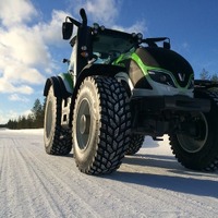 ノキアンタイヤ装着のトラクターが130.165 km/hというトラクターによる氷雪上での世界最高速記録を達成