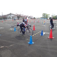 【自転車】乱れるマナー、基本に立ち返り安全走行…TCFオトナのための自転車学校