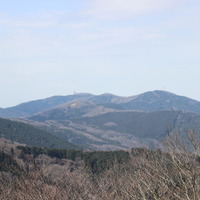 宝篋山の姿も。筑波連山がよく見える。