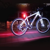 自転車用テールライト「車線deまもる君」発売、車幅分の車線をレーザーで照射 画像